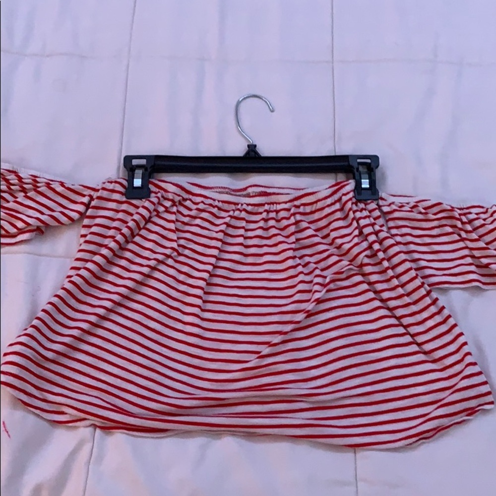 OFF THE SHOLDER CROP TOP